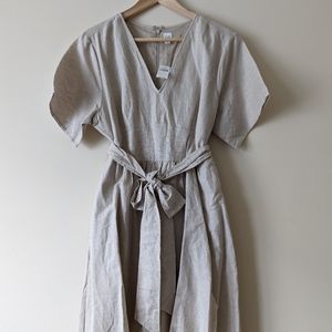 GAP neutral dress with pockets